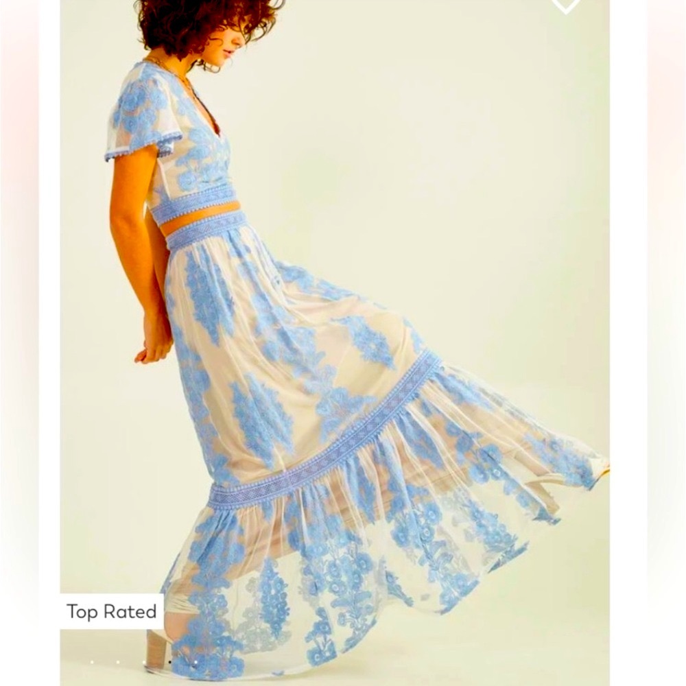 ALTAR’D STATE Sz MED TOP & SM SKIRT set of blue chantilly lace on cream field